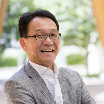 出口 敦 氏