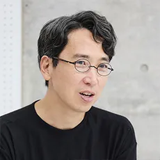 三牧　浩也 氏