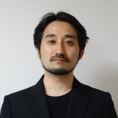 尾崎 信 氏
